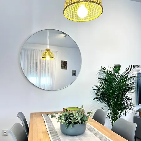 Holiday home Regimiento 2, Center, New, Quite, Breakfast Included, Parking On Request, Rg