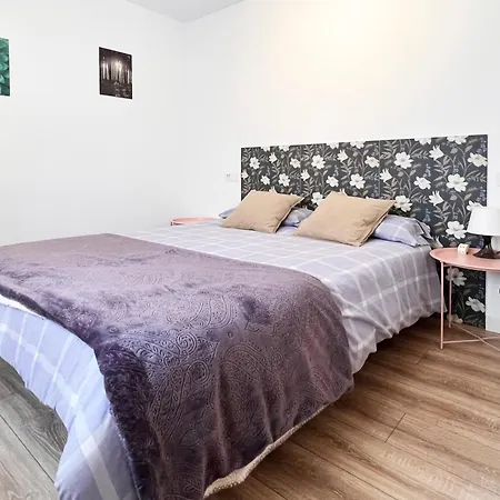 Holiday home Regimiento 2, Center, New, Quite, Breakfast Included, Parking On Request, Rg
